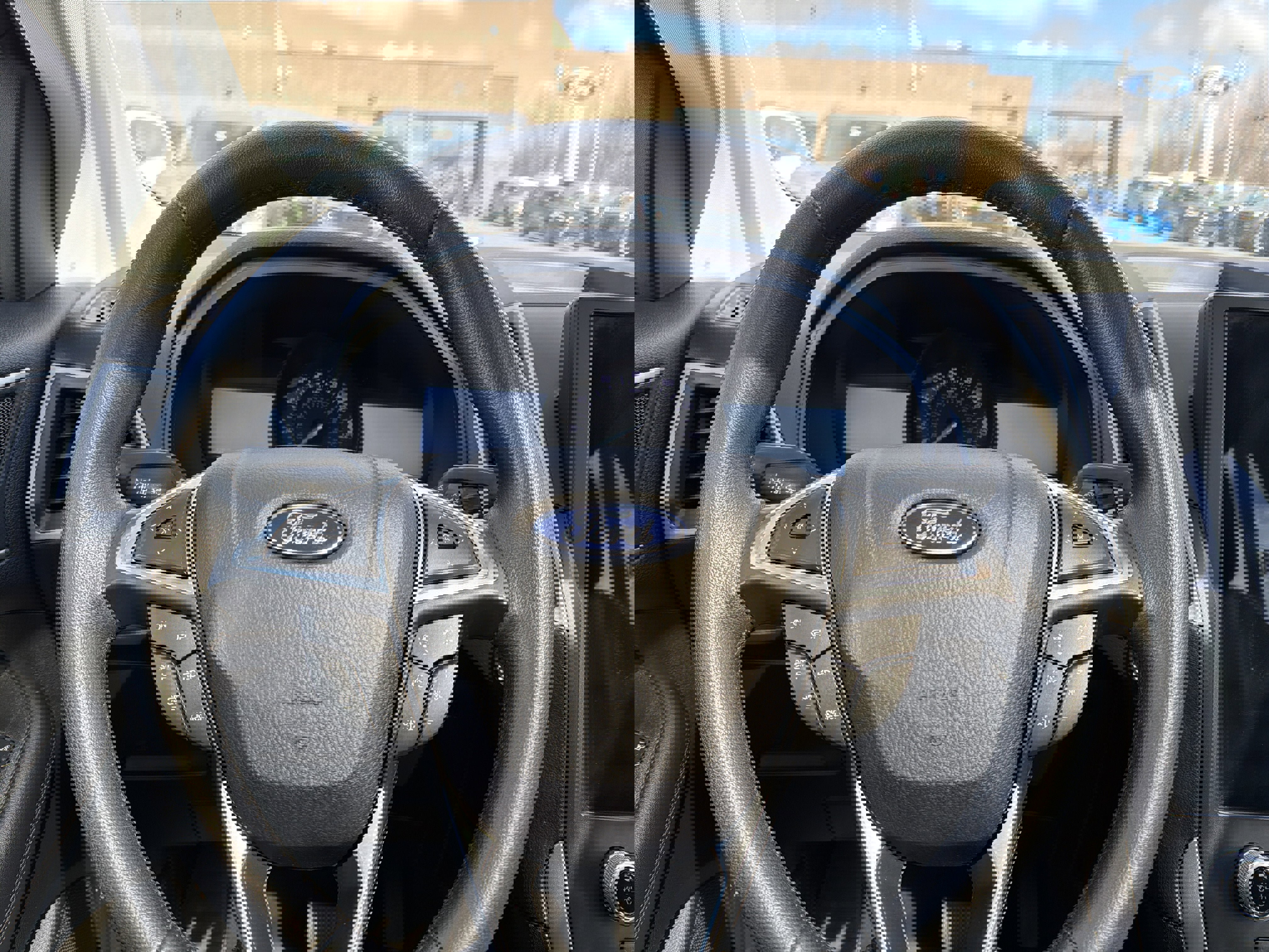 Used 2023 Ford Edge SEL image 13