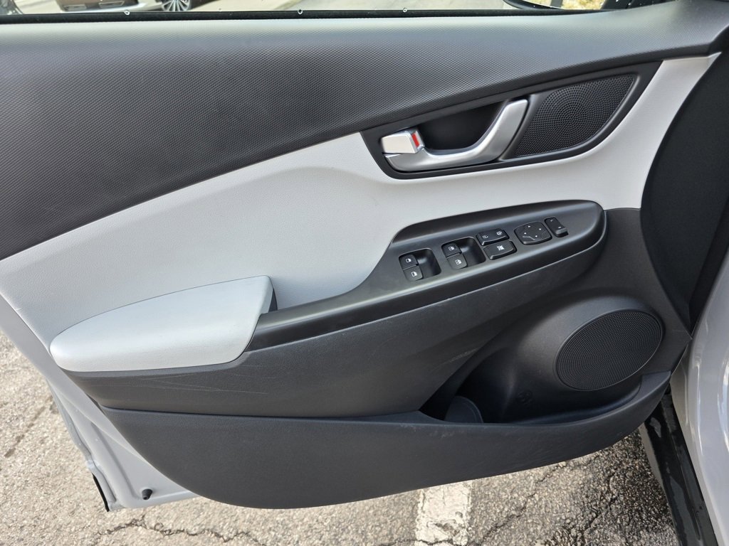 Used 2023 Hyundai Kona SEL w/ Convenience Package image 17