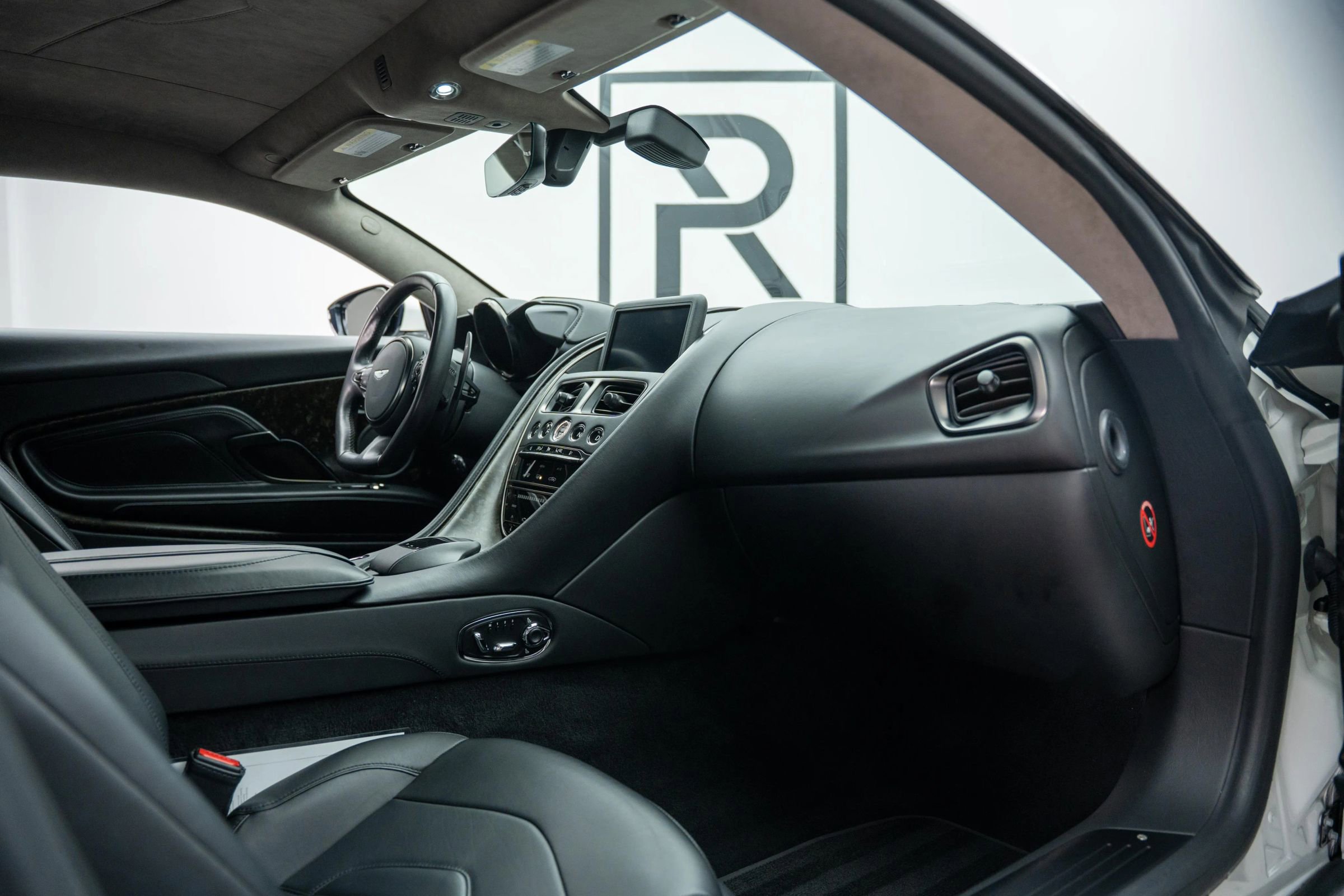 Used 2019 Aston Martin DBS Superleggera image 27