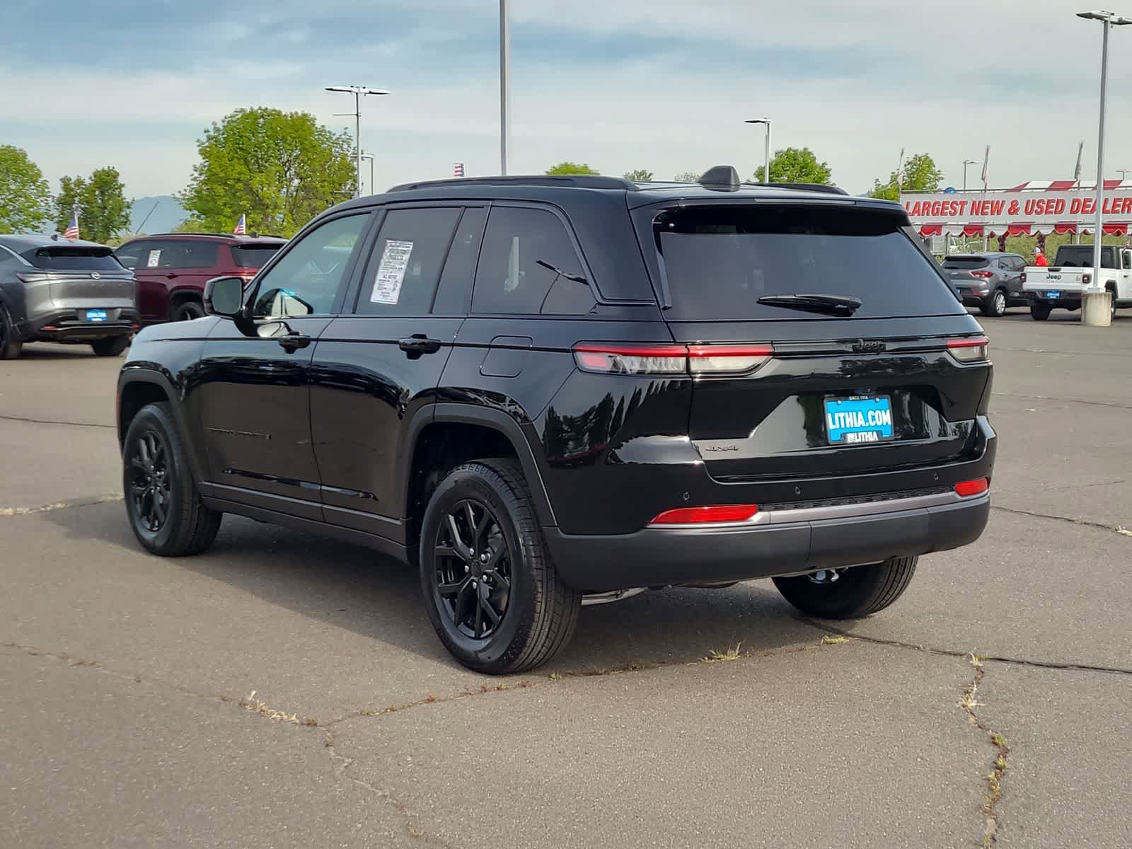 New 2026 Jeep Grand Cherokee Altitude AWD/4WD image 12