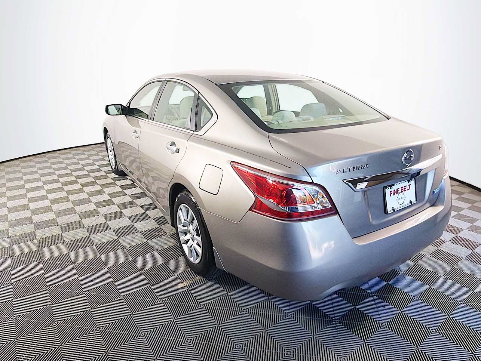 Used 2013 Nissan Altima 2.5 S FWD image 6