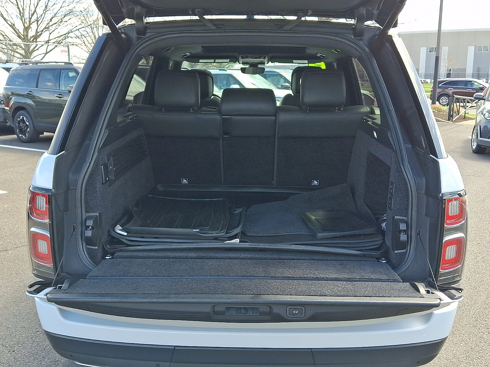 Used 2018 Land Rover Range Rover Long Wheelbase Supercharged image 29