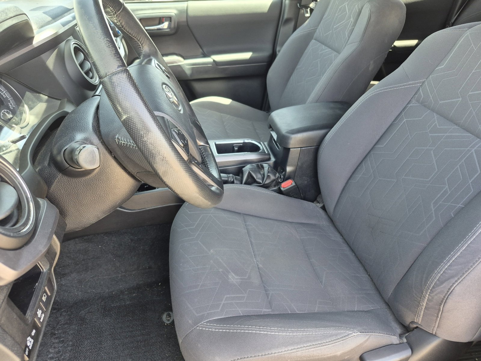 Used 2018 Toyota Tacoma TRD Off-Road AWD/4WD image 16