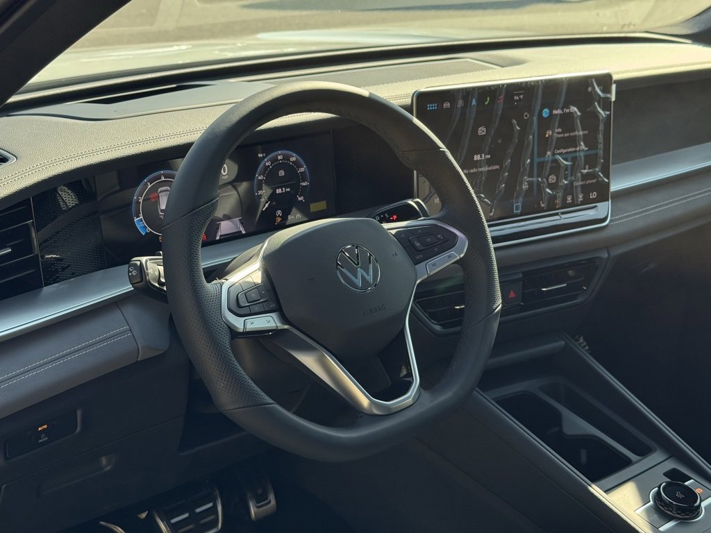 New 2025 Volkswagen Tiguan SE R-Line image 18