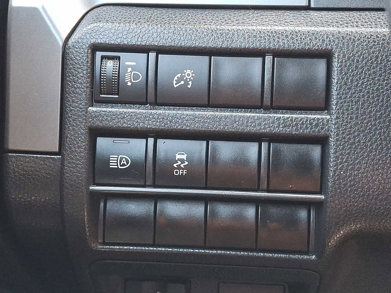 Used 2024 Toyota Tacoma TRD Off-Road AWD/4WD image 25
