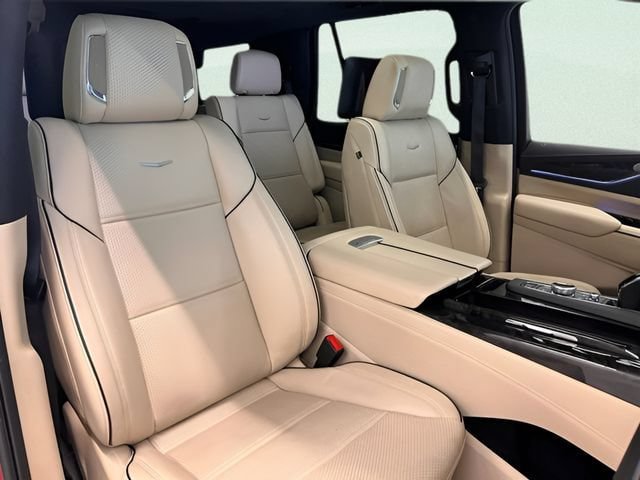 Used 2023 Cadillac Escalade Premium Luxury w/ Performance Package AWD/4WD image 51