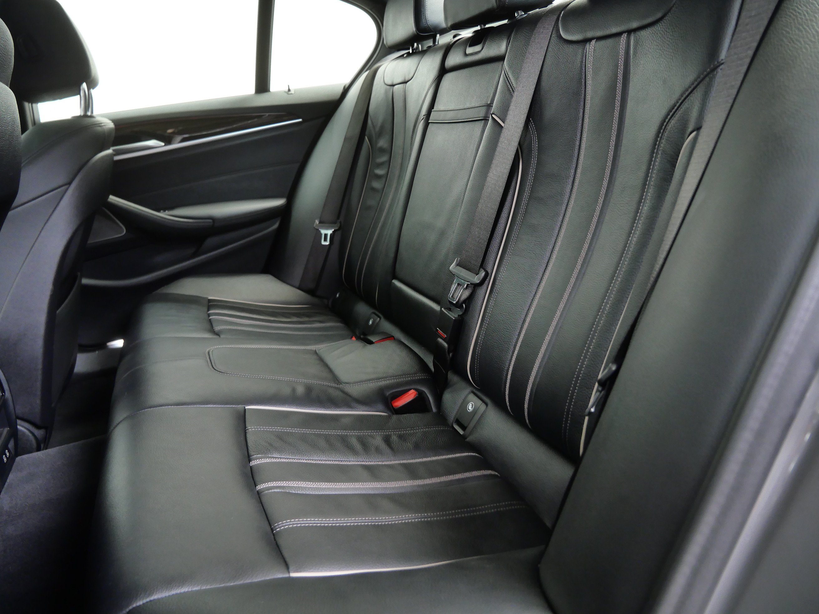 Used 2021 BMW 530i xDrive AWD/4WD image 16