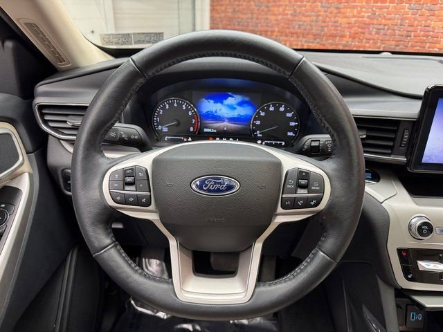 Certified 2022 Ford Explorer XLT w/ Equipment Group 202A image 14
