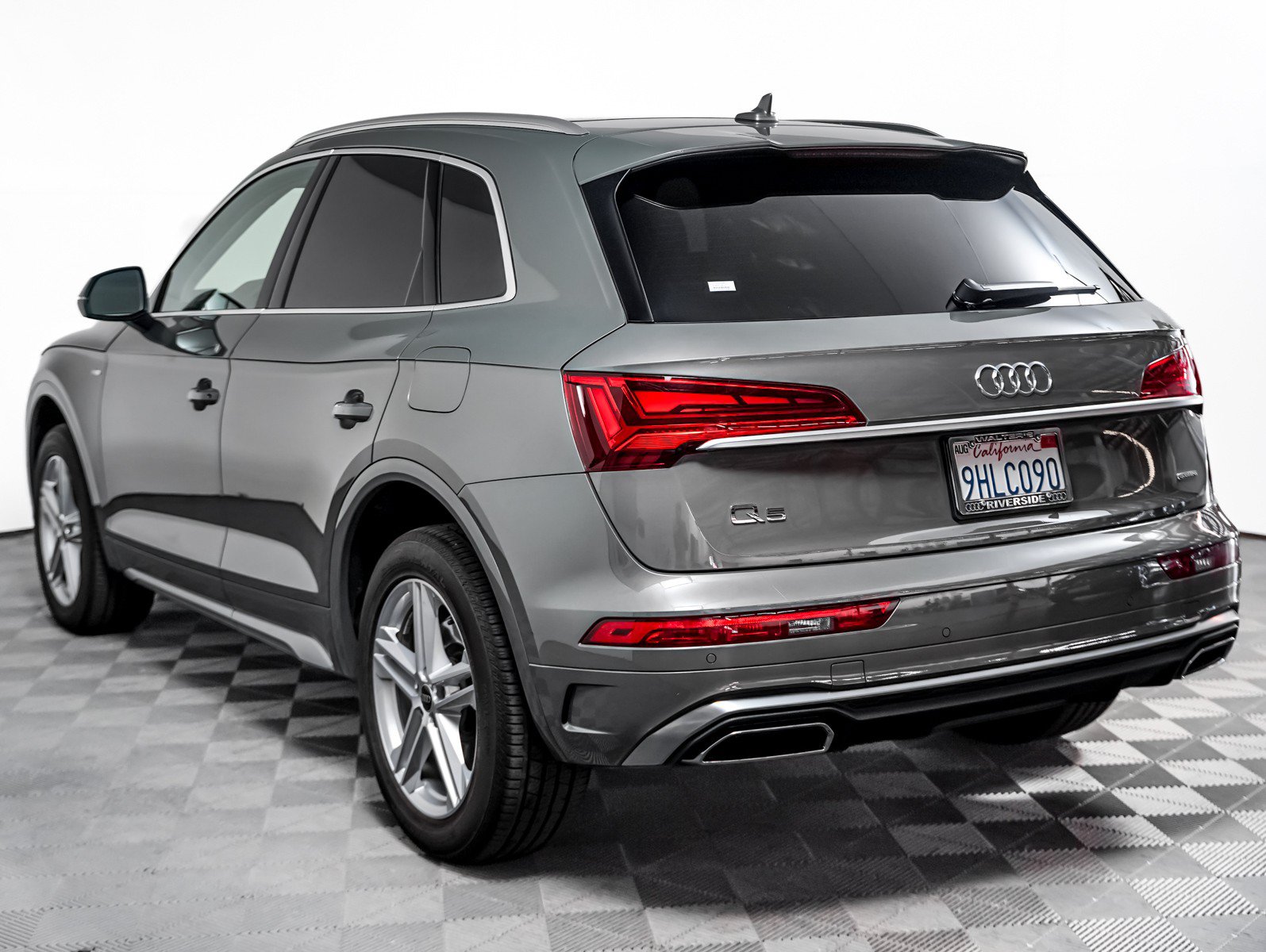 Used 2023 Audi Q5 e Premium w/ Convenience Package AWD/4WD image 2