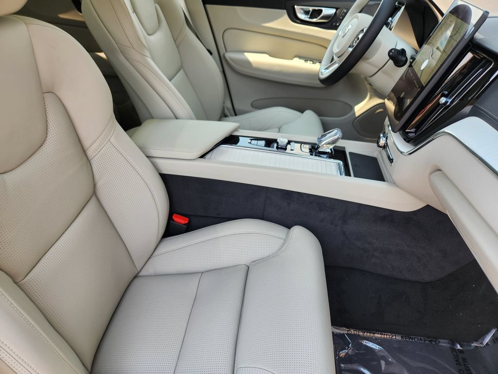 New 2026 Volvo XC60 T8 Ultra w/ Climate Package PRO AWD/4WD image 5