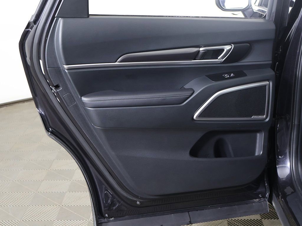 Used 2025 Kia Telluride S image 26