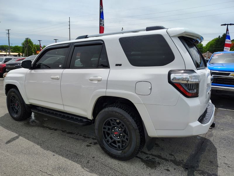 Used 2024 Toyota 4Runner SR5 Premium w/ Moonroof Package AWD/4WD image 6