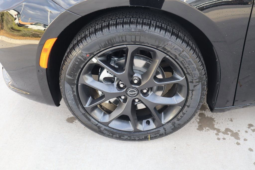 New 2026 Chrysler Pacifica Limited w/ S Appearance Package image 20