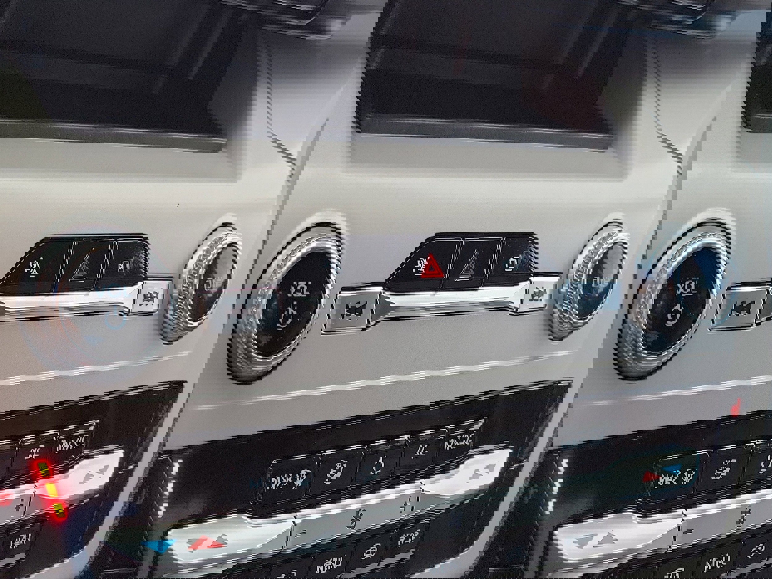 Used 2023 Ford Explorer XLT w/ Equipment Group 202A image 29