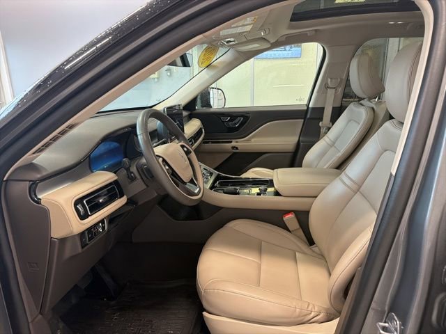 Used 2023 Lincoln Aviator AWD w/ Premium Package image 13