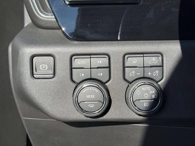 Used 2025 Chevrolet Silverado 1500 LT Trail Boss w/ LT Trail Boss Premium Package AWD/4WD image 21