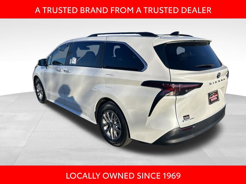 New 2026 Toyota Sienna XLE image 3