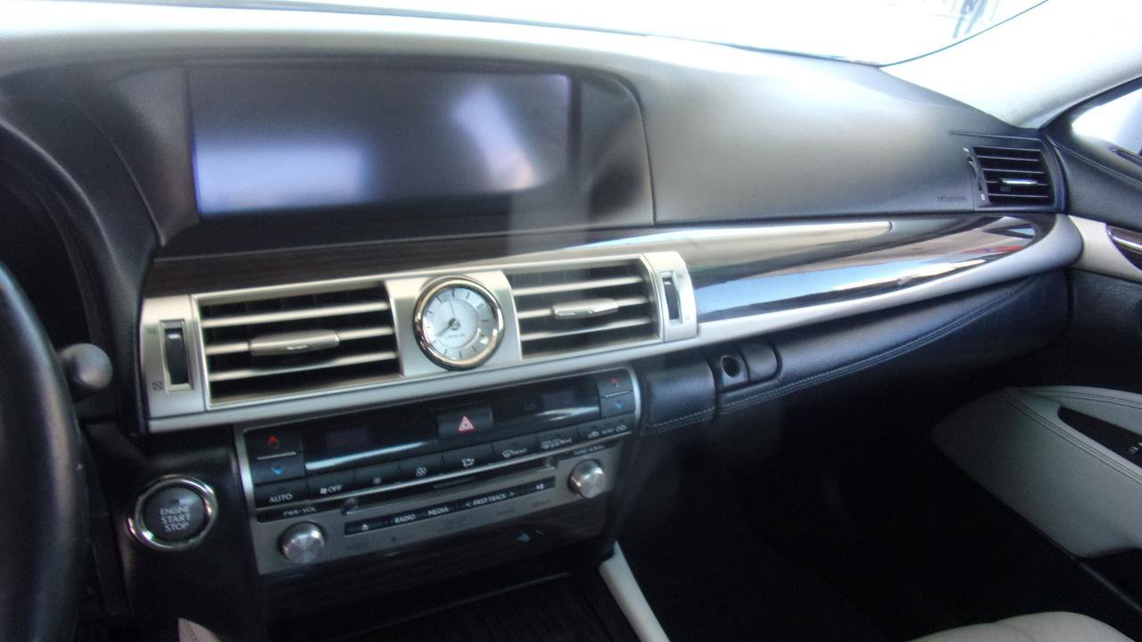 Used 2013 Lexus LS 460 w/ Comfort Pkg image 5