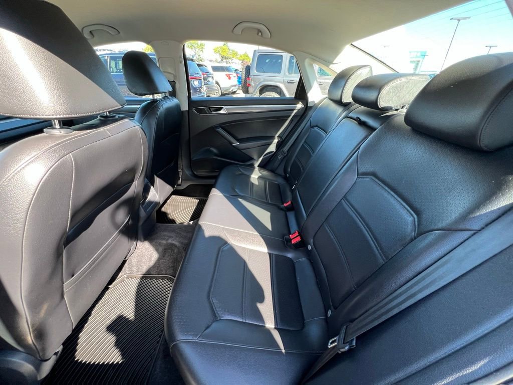 Used 2017 Volkswagen Passat 1.8T R-Line image 21