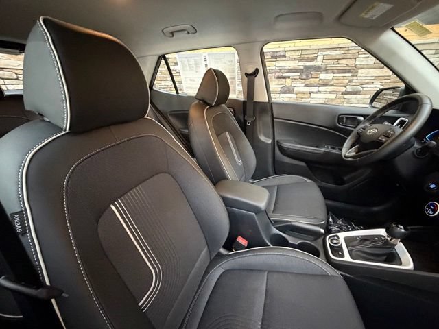 Used 2026 Hyundai Venue SEL FWD image 17