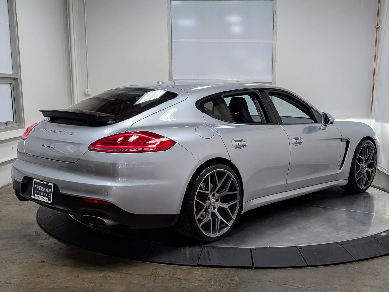 Used 2014 Porsche Panamera 4 image 9