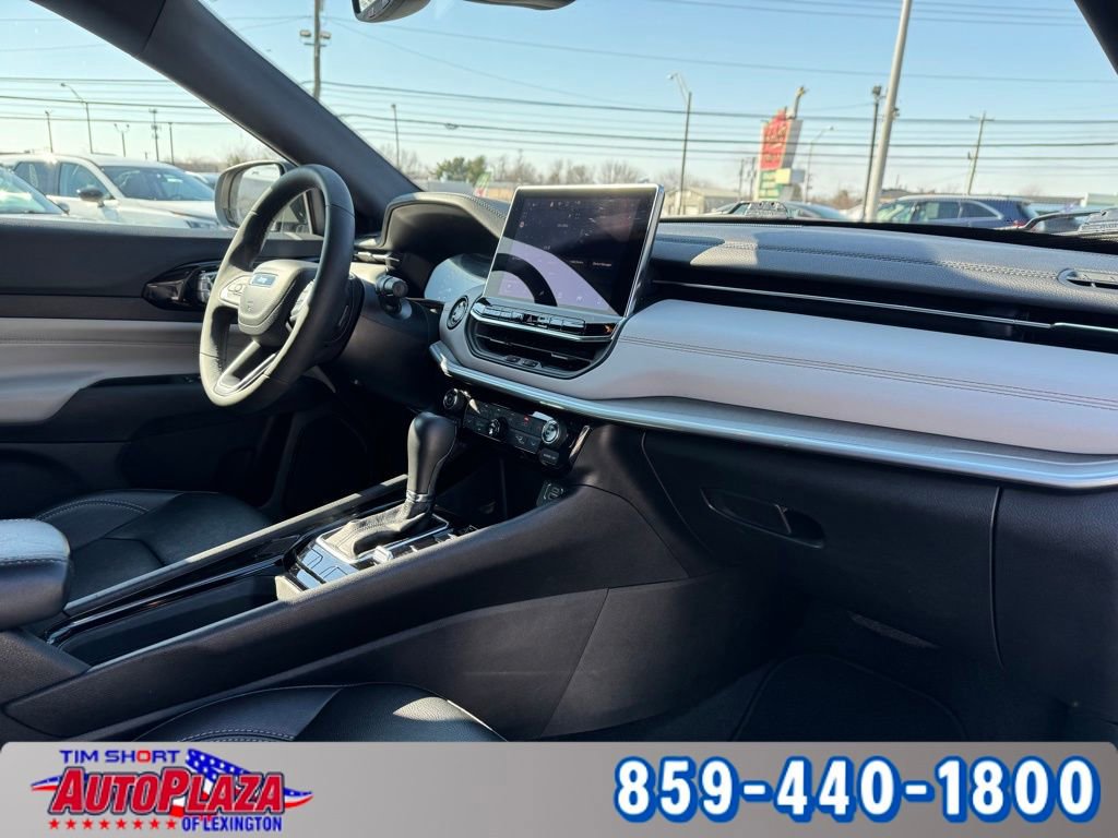 Used 2025 Jeep Compass Limited image 47