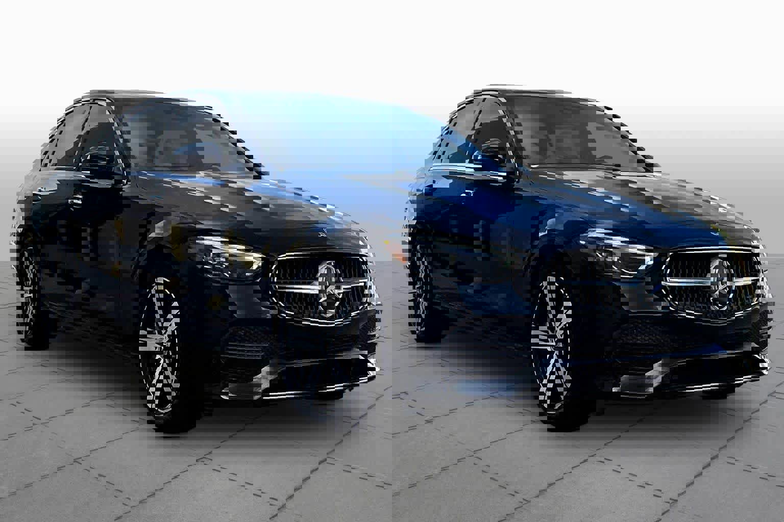 Used 2025 Mercedes-Benz C 300 Sedan image 4