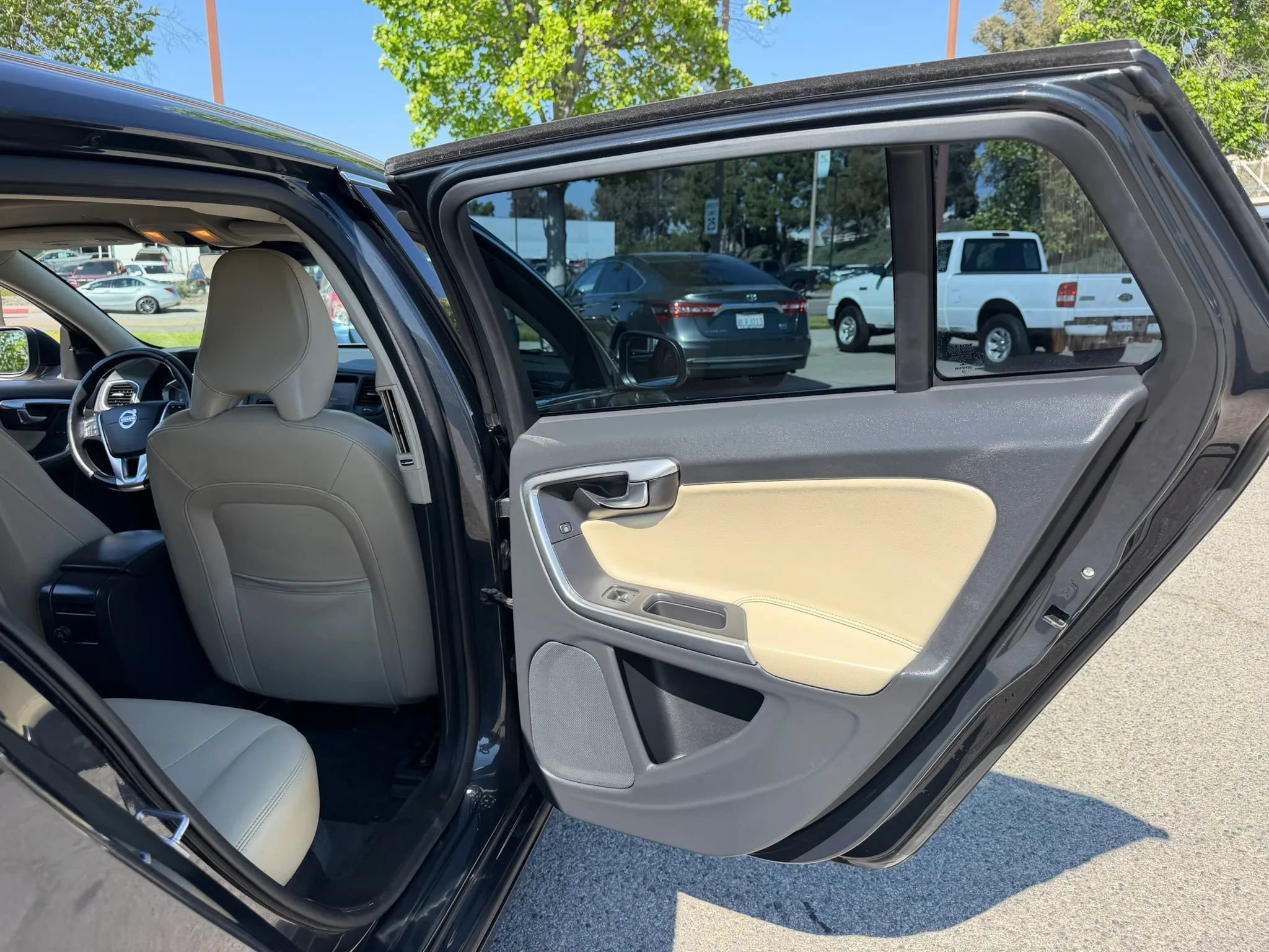 Used 2016 Volvo V60 T5 Premier w/ Convenience Package FWD image 20