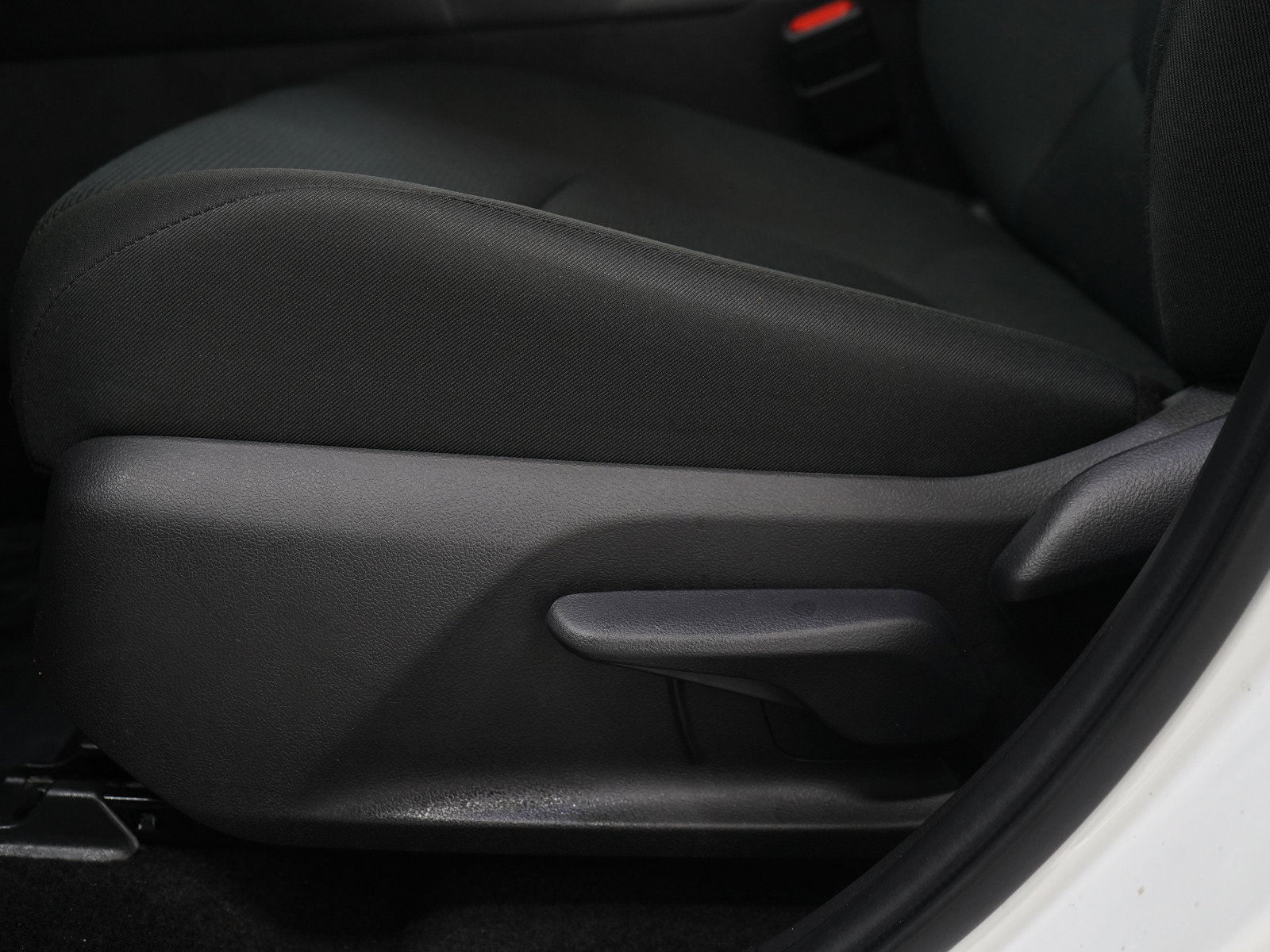 Used 2025 Toyota RAV4 LE AWD/4WD image 22