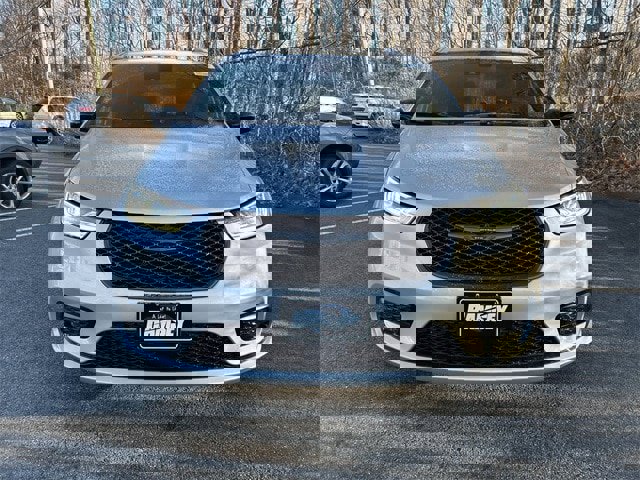 New 2026 Chrysler Pacifica Select w/ S Appearance Package image 3