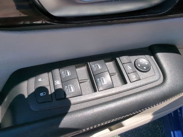Used 2021 Chrysler Pacifica Limited FWD image 14