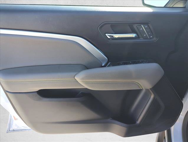 Used 2025 Chevrolet Colorado ZR2 w/ Midnight Edition AWD/4WD image 9