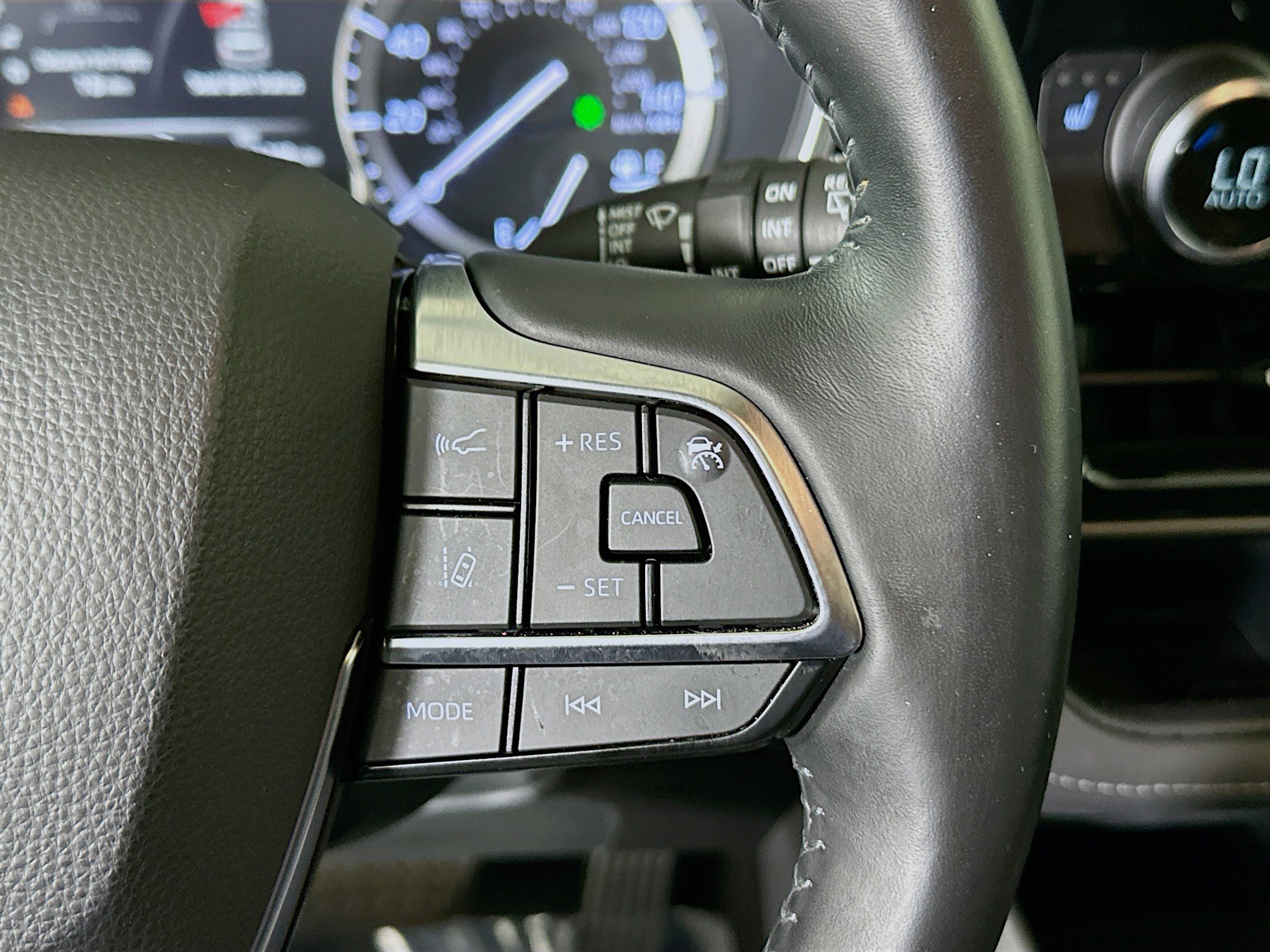 Used 2021 Toyota Highlander XLE FWD image 17