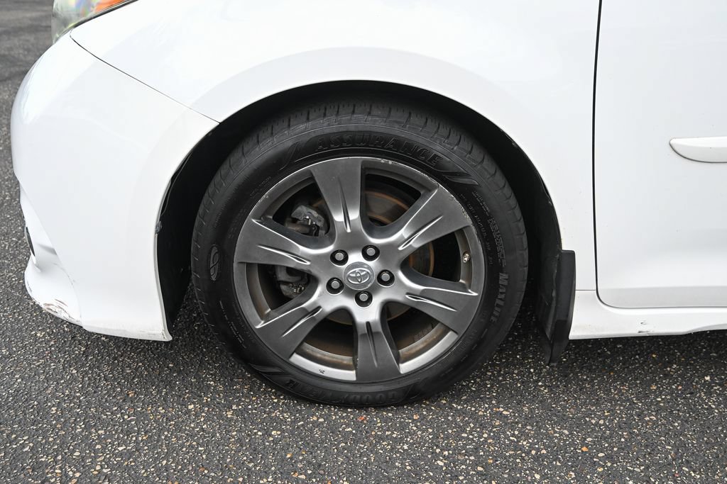Used 2017 Toyota Sienna SE FWD image 12