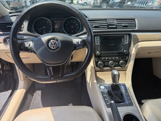 Used 2018 Volkswagen Passat 2.0T SE FWD image 20