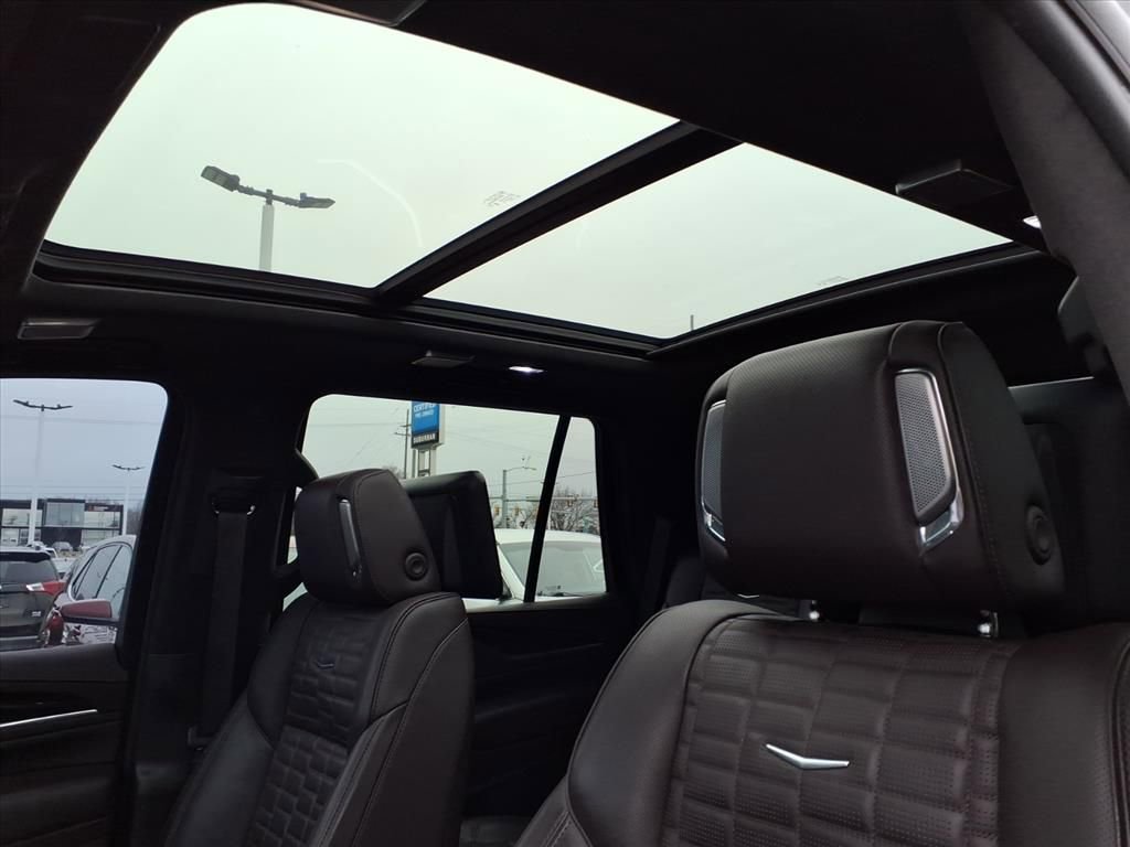 Used 2023 Cadillac Escalade Sport Platinum w/ LPO, ONYX Package image 17