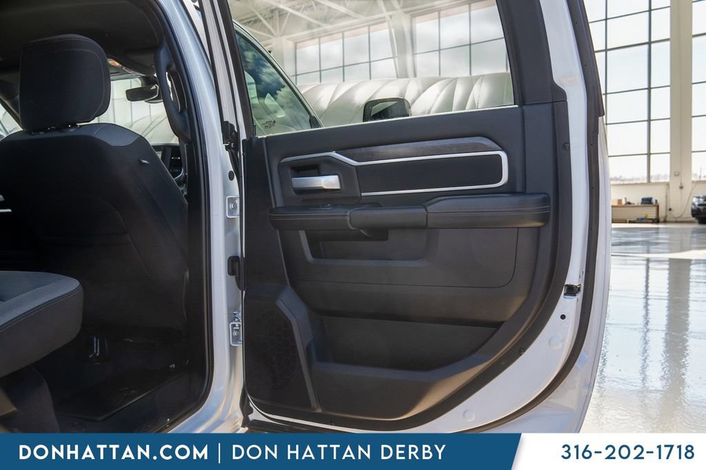 Used 2024 RAM 3500 Big Horn AWD/4WD image 28