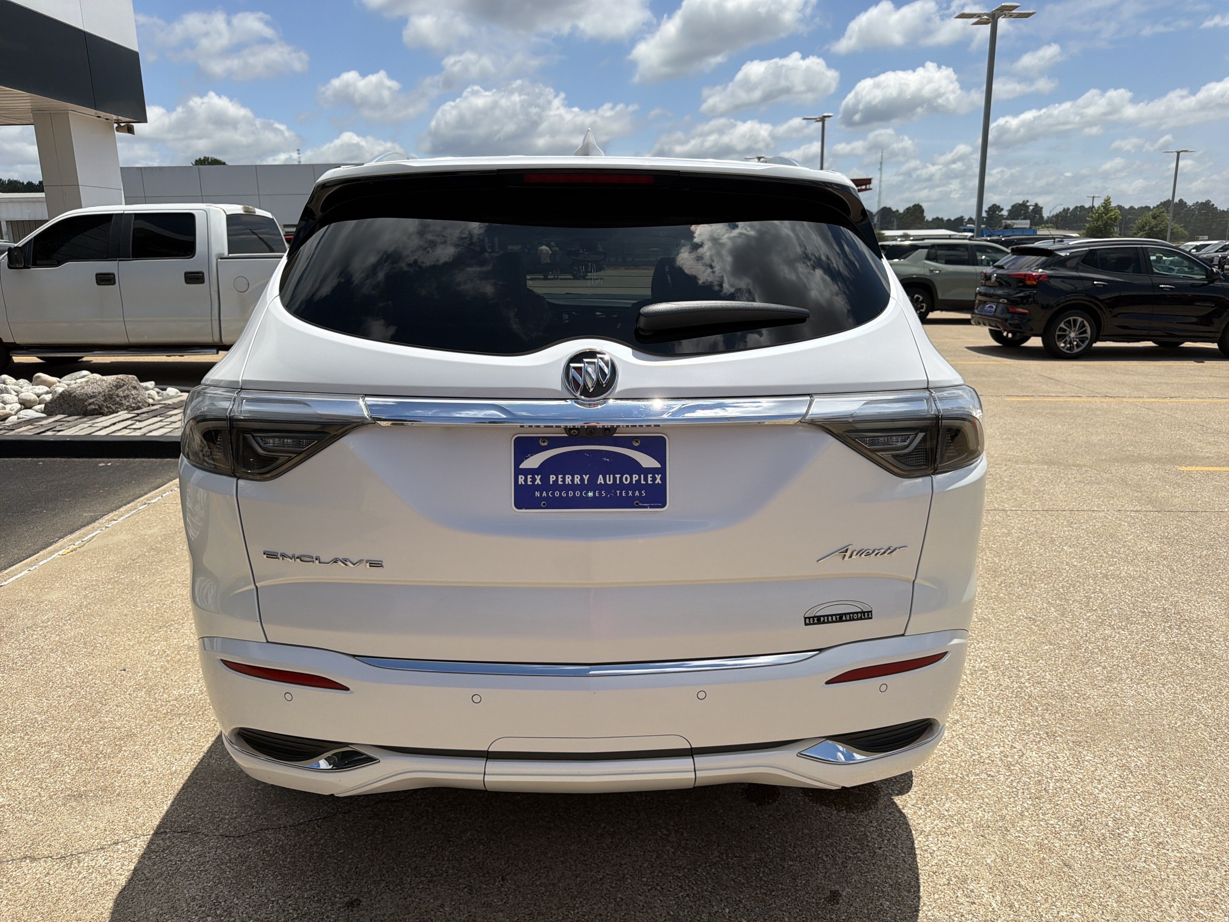 Used 2022 Buick Enclave Avenir FWD image 32