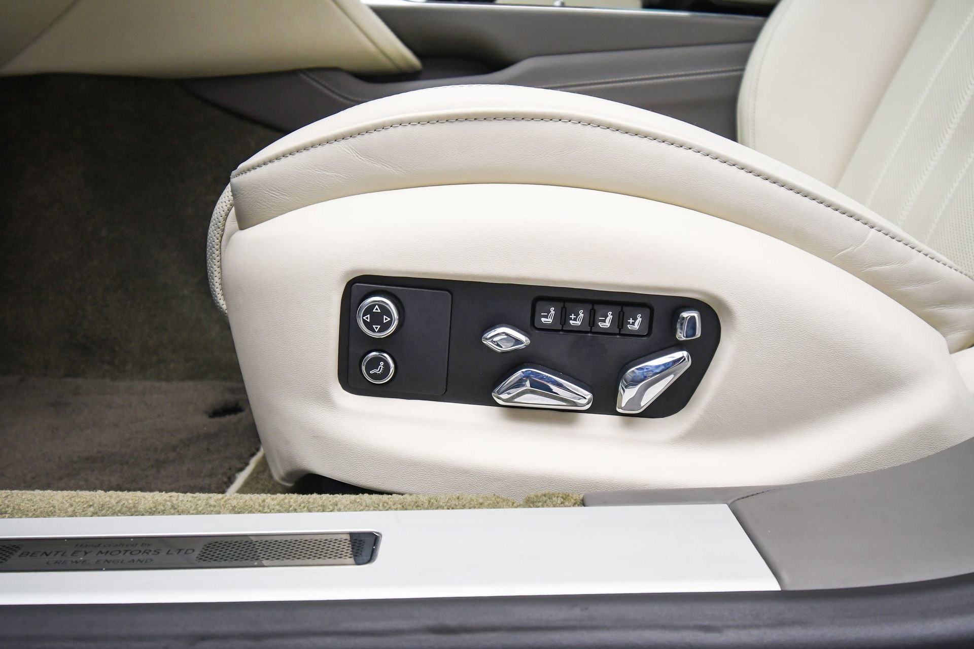 Used 2022 Bentley Flying Spur V8 image 43