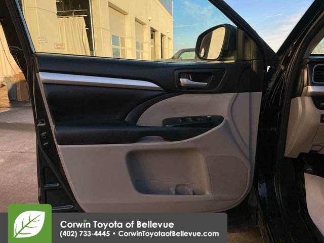Used 2018 Toyota Highlander XLE image 26