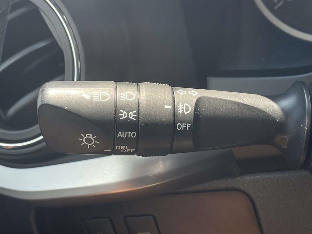Used 2020 Toyota Tacoma Limited AWD/4WD image 23
