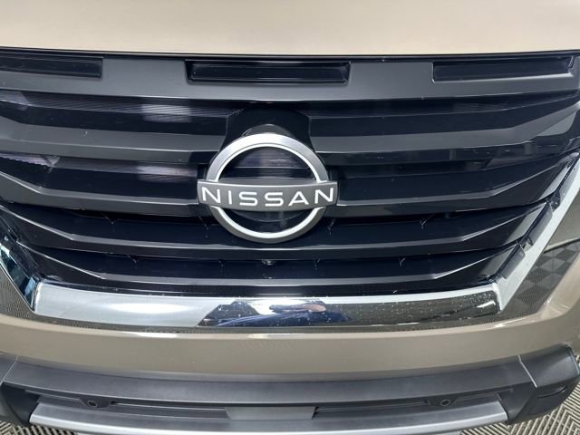 Used 2023 Nissan Pathfinder Platinum image 9