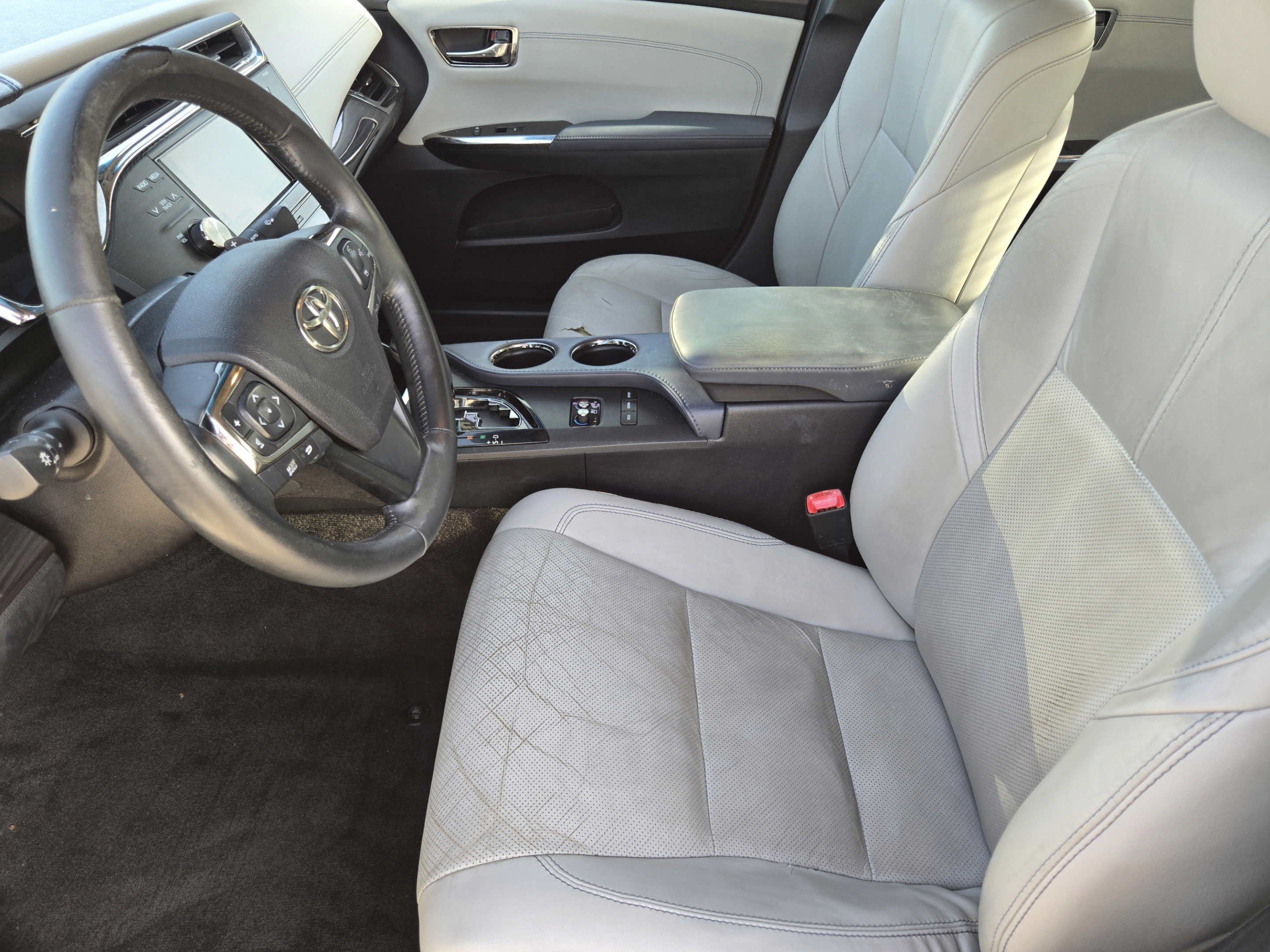 Used 2014 Toyota Avalon Limited w/ Technology Package FWD image 9