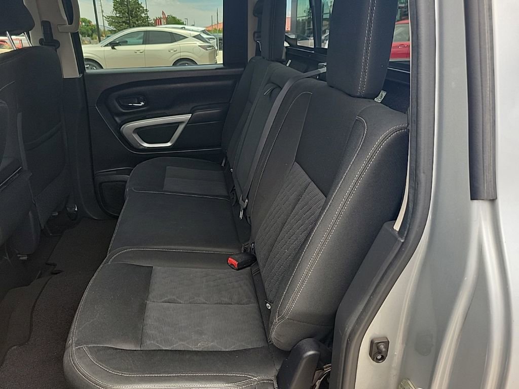 Used 2017 Nissan Titan SV AWD/4WD image 30