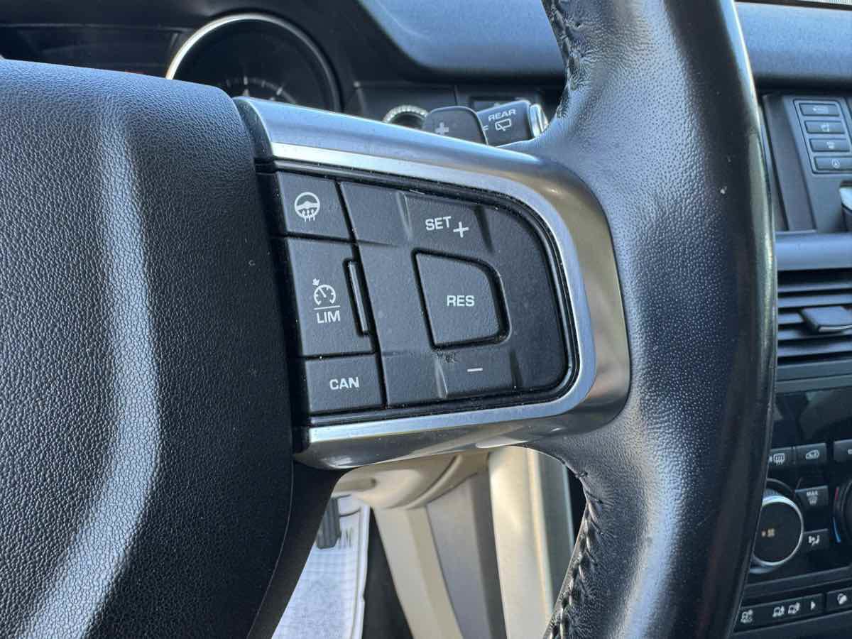 Used 2018 Land Rover Discovery Sport HSE image 15