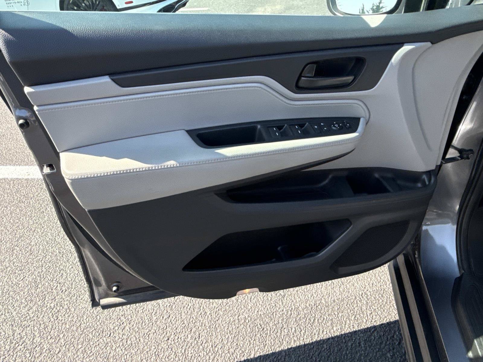 Used 2018 Honda Odyssey EX image 17