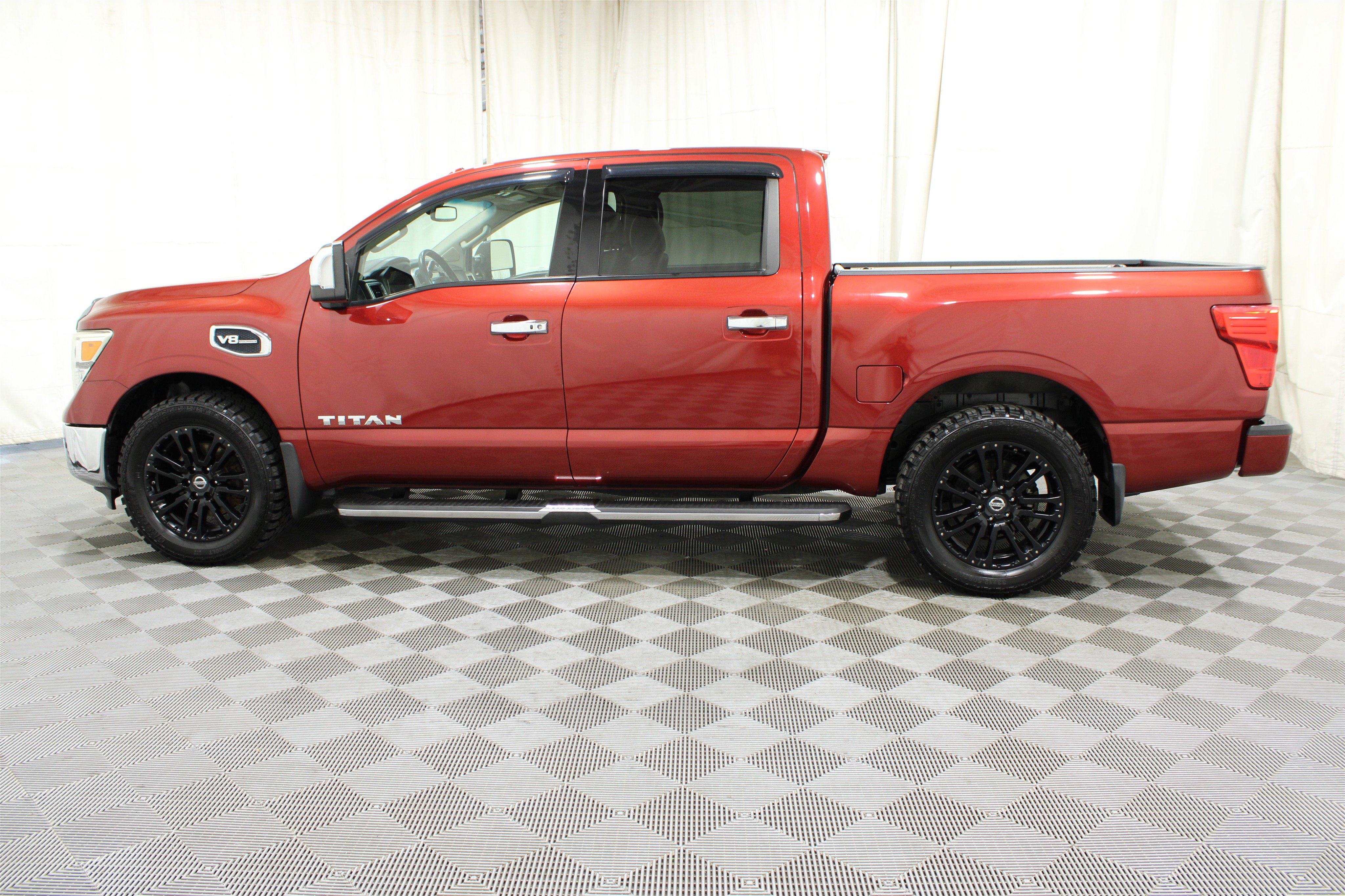 Used 2017 Nissan Titan SL w/ SL Towing Convenience Package RWD image 38