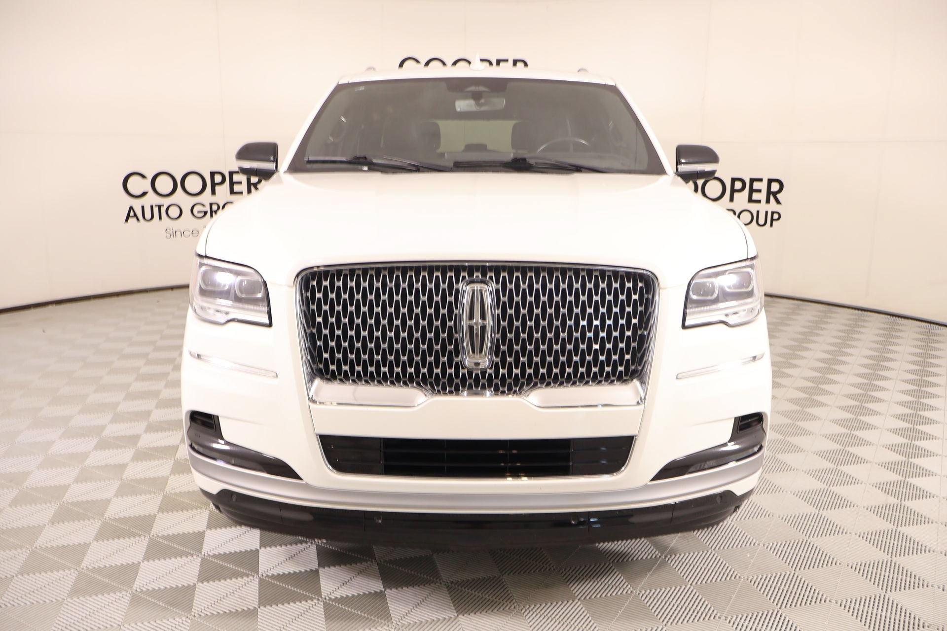 Used 2023 Lincoln Navigator L Reserve AWD/4WD image 9