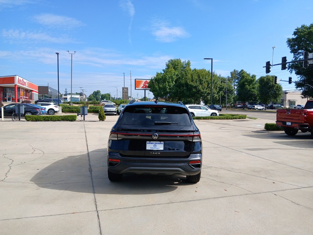 New 2027 Volkswagen Taos SE FWD image 6