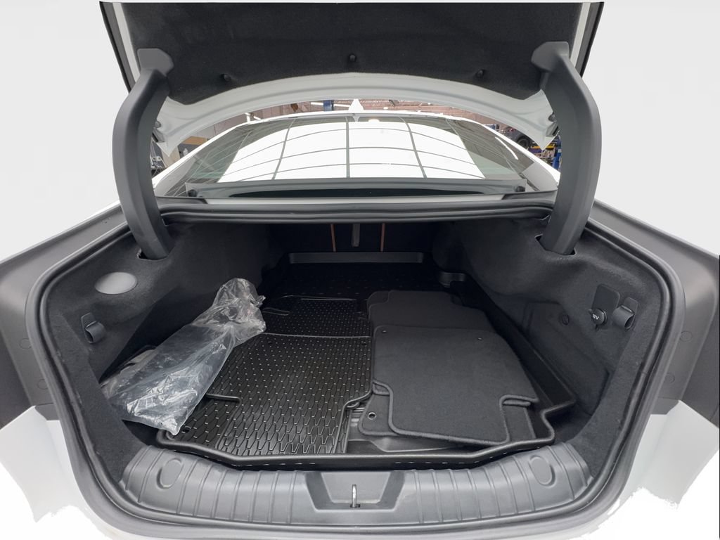 Used 2024 Jaguar XF R-Dynamic SE RWD image 16